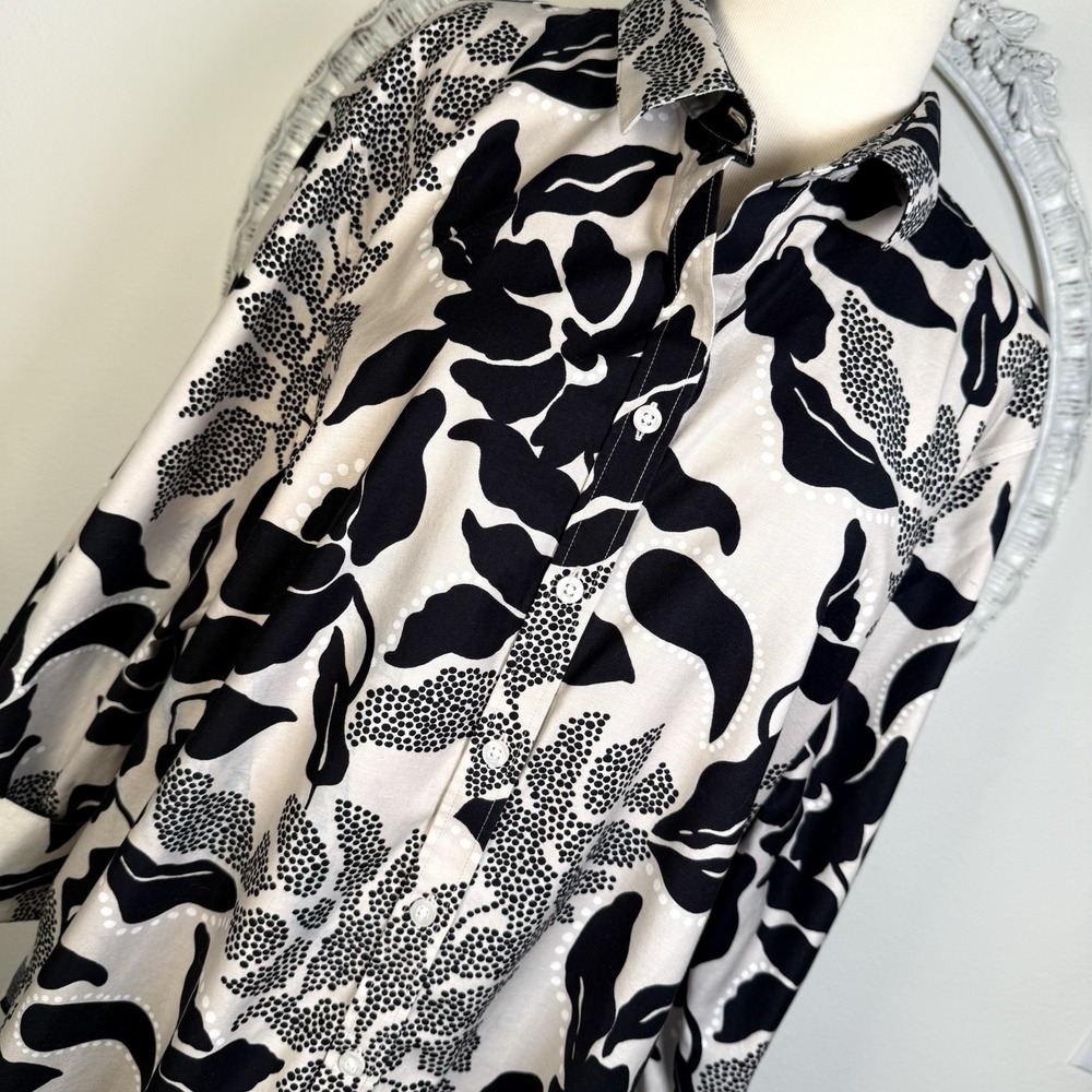 Chico's Black Gray Floral Top Button Up Classic Shirt Size 4 US 20 Cotton Stretc